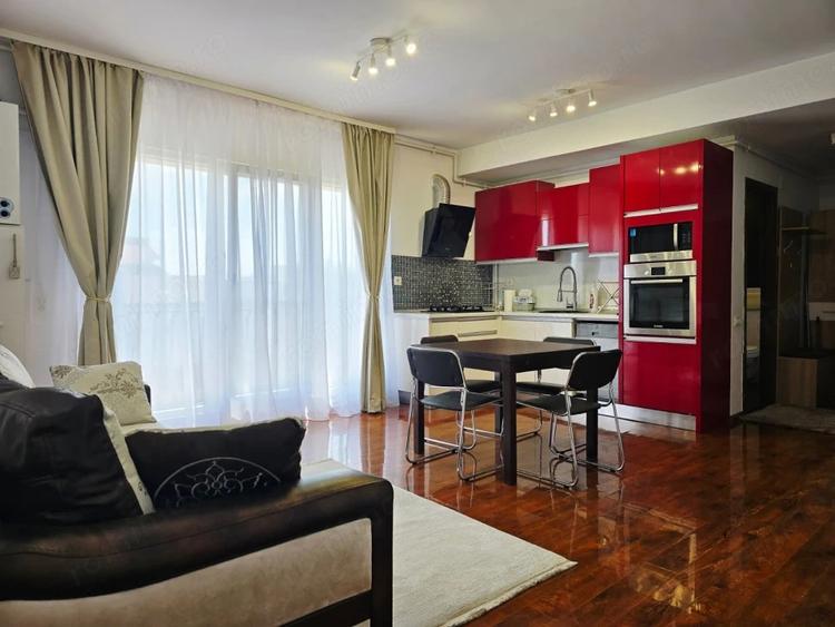 Apartament cu 3 camere semidecomandat în Ultracentral