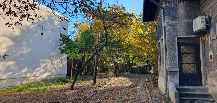 Casă individuală cu 3 camere cu Teren 905 Mp în Central