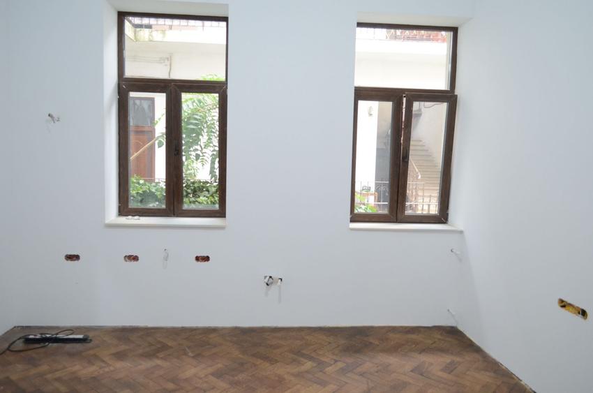 Apartament renovat in cladire interbelica, zona centrala - 10