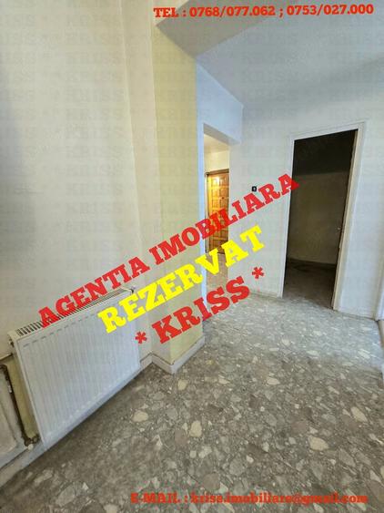 Apartament cu 3 camere decomandat în Teilor