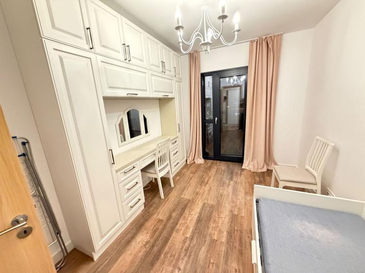 Apartament cu 3 camere decomandat, mobilat în P-ta Presei Libere