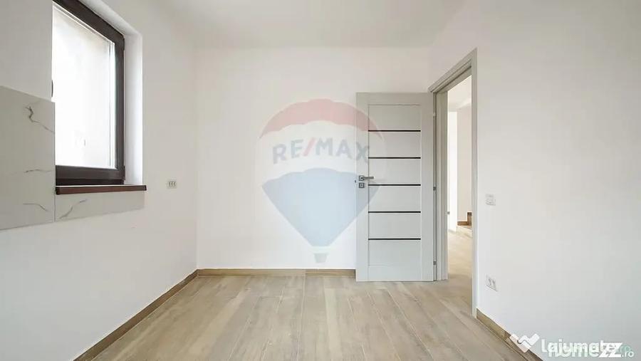 Casă cu 4 camere cu Teren 250 Mp în Noua