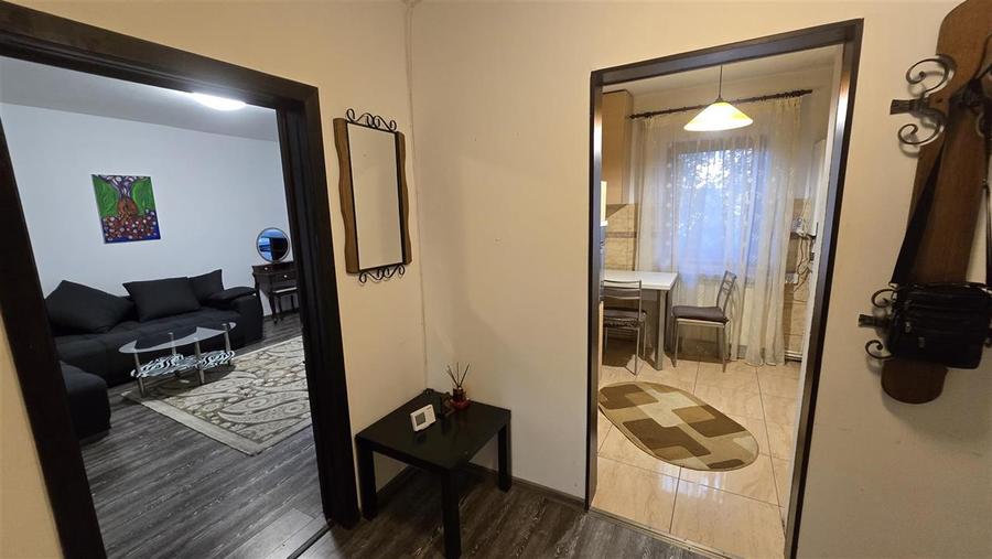 Apartament cu 3 camere decomandat, mobilat în Central