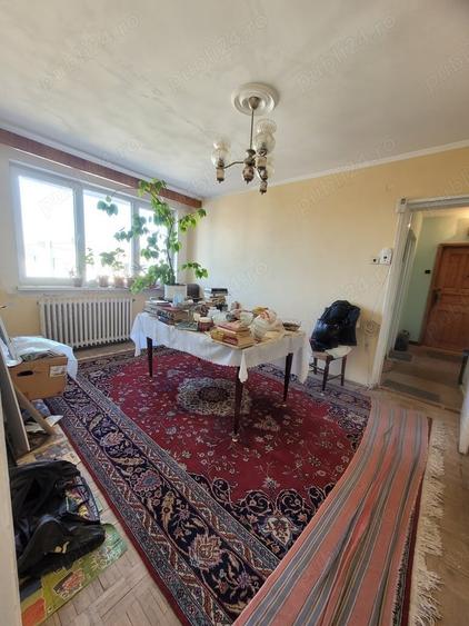 Apartament cu 4 camere semidecomandat în Hipodrom