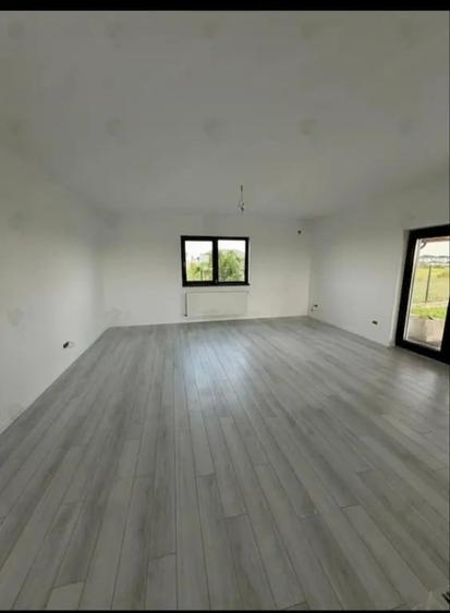 Casă cu 4 camere în Vidra