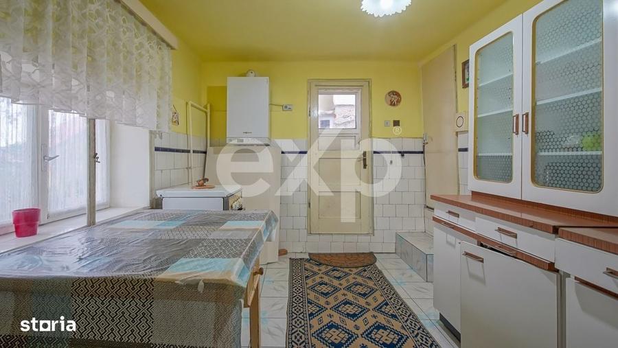 Casă cu 4 camere în Schei
