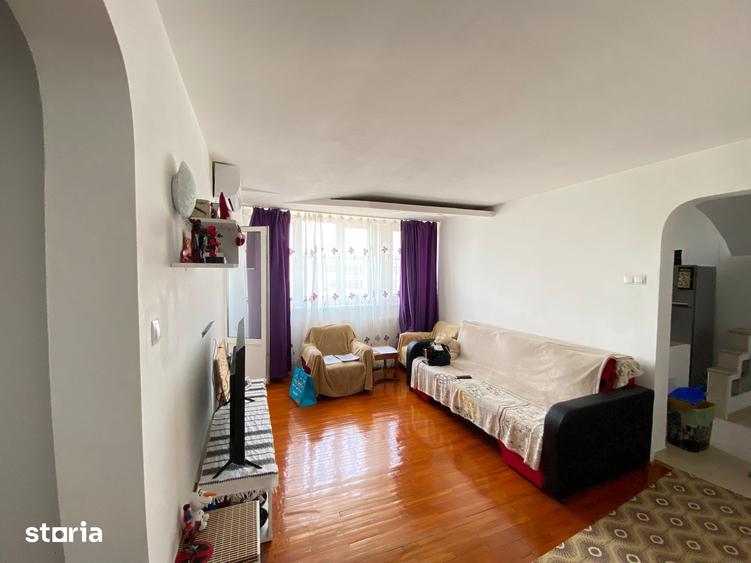 Apartament cu 3 camere semidecomandat, mobilat în Dristor