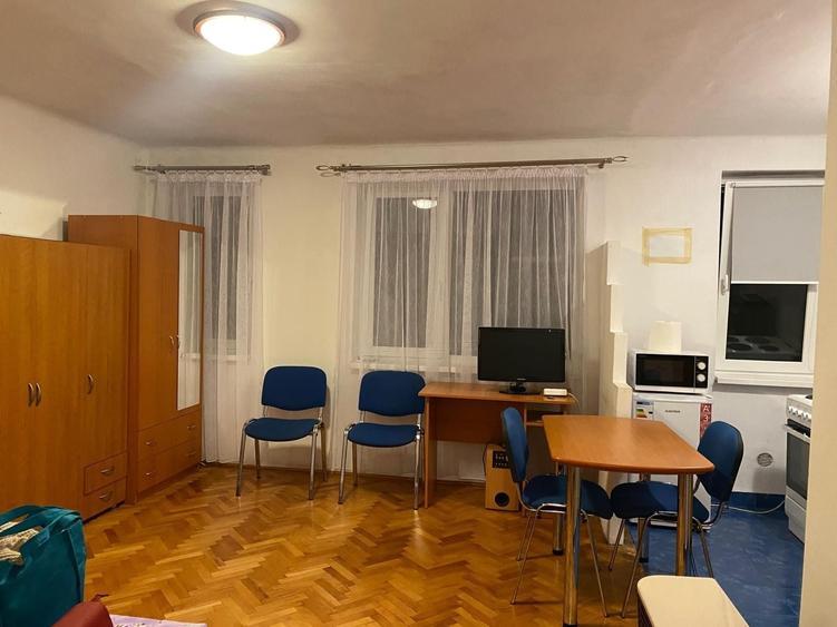 Garsonieră decomandată în Central