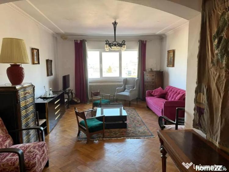 Apartament cu 3 camere decomandat în P-ța Universității