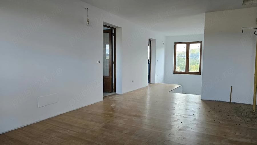 Casă cu Teren 830 Mp în Brănișca