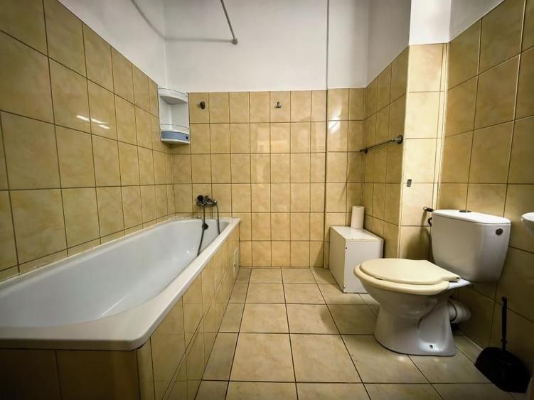 Apartament cu 2 camere semidecomandat, mobilat în Bularga