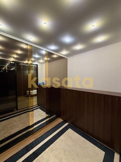 Apartament cu 5 camere semidecomandat, mobilat în Nord