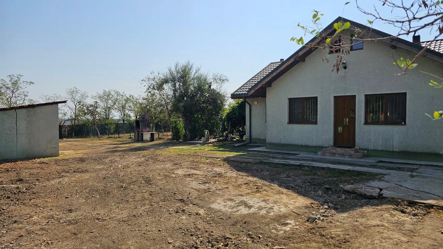 Casă cu 3 camere cu Teren 1509 Mp în Buciumeni