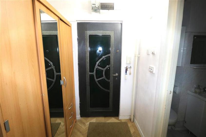 Garsonieră decomandată în Central