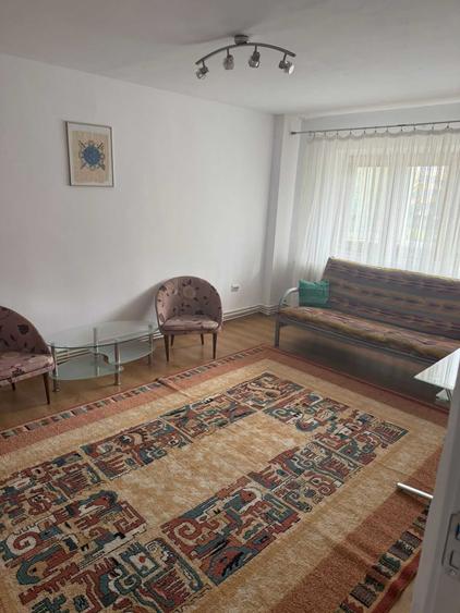 Apartament cu 3 camere decomandat în Valea Muscelului