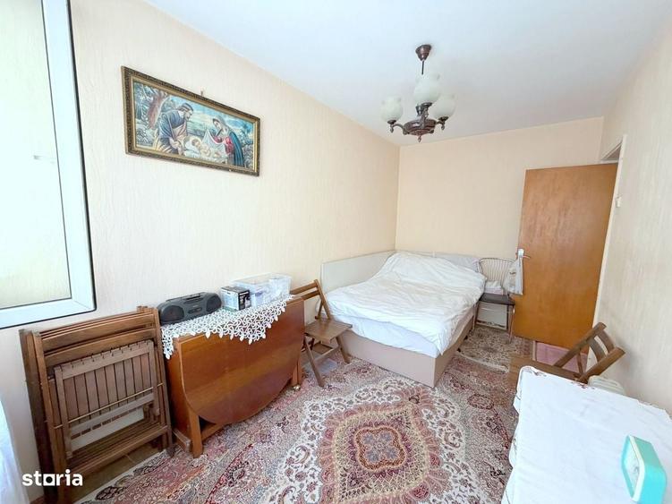 Apartament cu 3 camere semidecomandat în Costin Georgian
