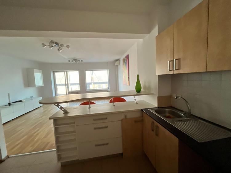 Apartament cu 3 camere decomandat în Dristor