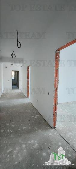 Penthouse cu 3 camere decomandat în Drumul Taberei