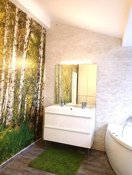 Apartament cu 4 camere decomandat în Sisești