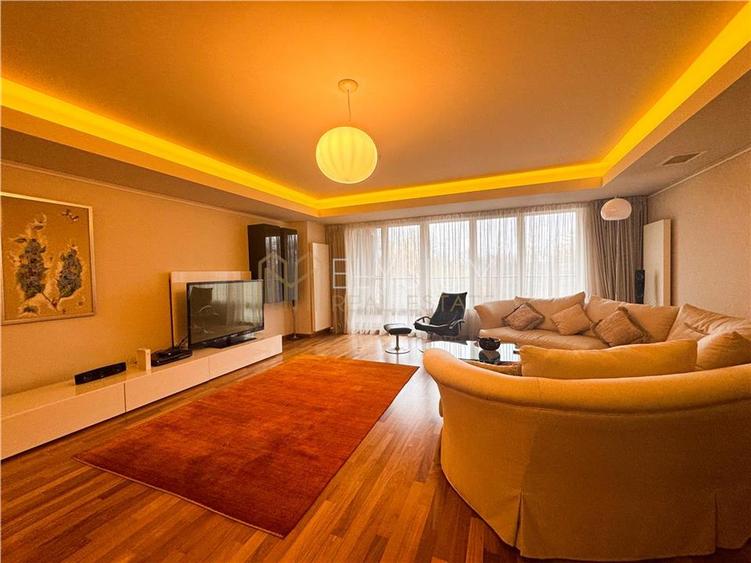Apartament cu 4 camere decomandat, mobilat în Nordului