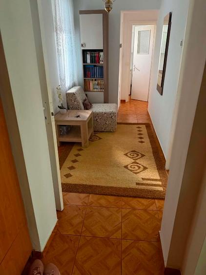 Apartament cu 3 camere decomandat, mobilat în Central