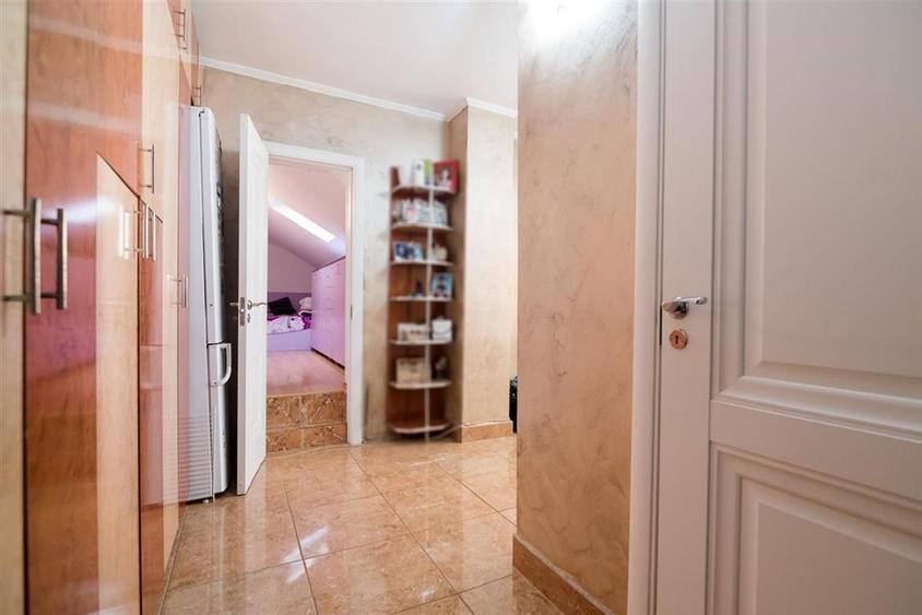 Apartament cu 2 camere decomandat în Sânmartin