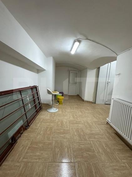 Casă individuală cu 6 camere cu Canalizare în Central
