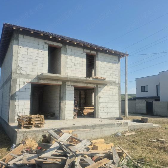 Casă cu 4 camere cu Teren 4 Mp în Mărăcineanu