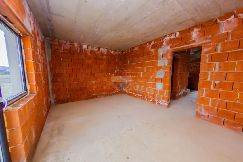 Casă individuală cu 6 camere cu Teren 577 Mp în Săcălășeni