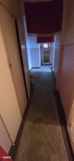 Apartament cu 3 camere decomandat în Micro 12