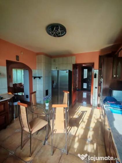 Casă cu 4 camere cu Teren 678 Mp în Europa