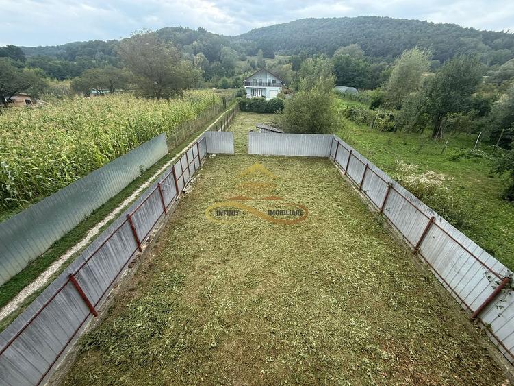 Casă individuală cu 5 camere cu Canalizare în Luncani