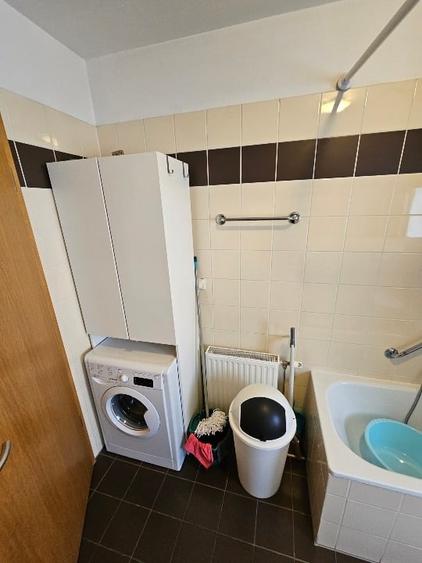 Apartament cu 3 camere semidecomandat, mobilat în Central