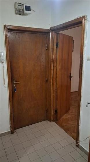 Apartament cu 3 camere semidecomandat în Domenii