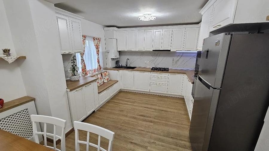 Casă cu 5 camere cu Teren 300 Mp în Central