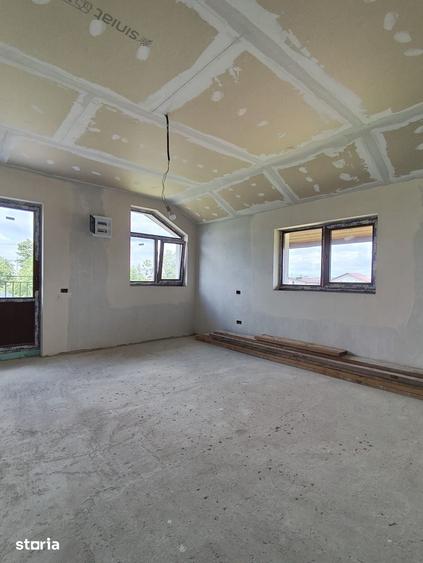 Casă cu 4 camere cu Teren 508 Mp în Ulmi
