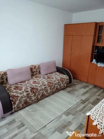 Garsonieră decomandată în Micro 21