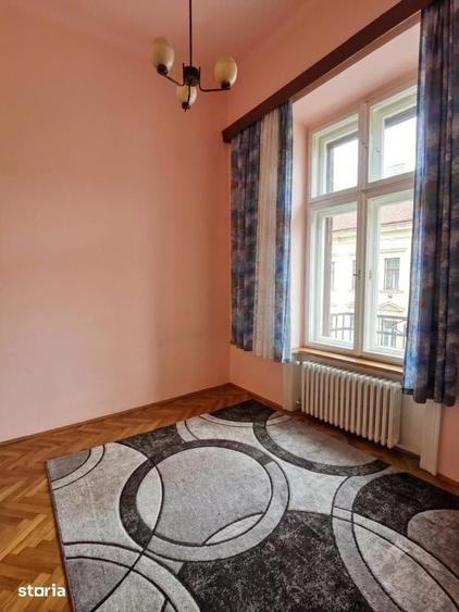 Apartament cu 3 camere semidecomandat în Central