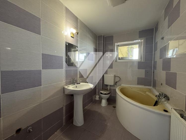 Apartament cu 3 camere decomandat în Turnișor