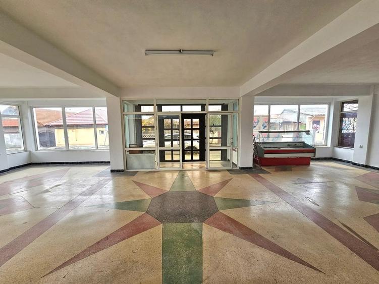 Spațiu comercial, de 280 mp, în Central