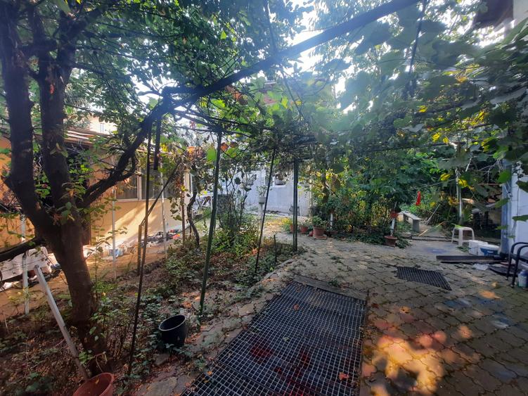 Casă individuală cu 10 camere cu Canalizare în Giurgiului