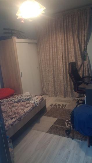 Apartament cu 4 camere semidecomandat în Zboiu