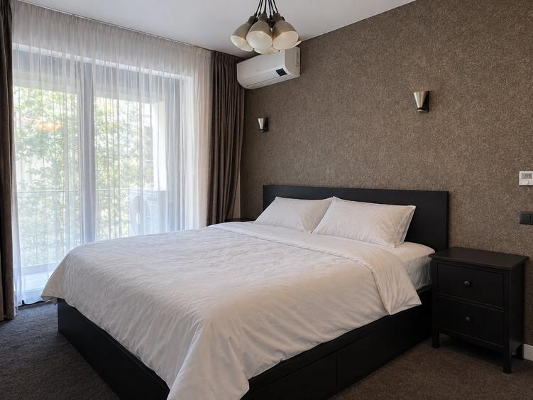 Apartament cu 3 camere semidecomandat, mobilat în Iancu Nicolae