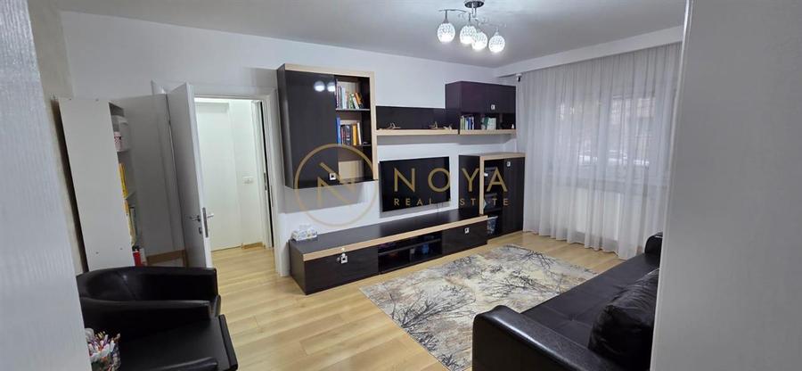 Apartament cu 4 camere semidecomandat în Politehnica