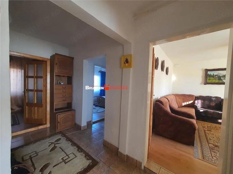 Apartament cu 4 camere decomandat în Central