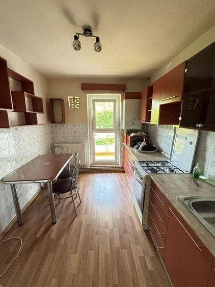 Apartament cu 3 camere decomandat, mobilat în Mioriței