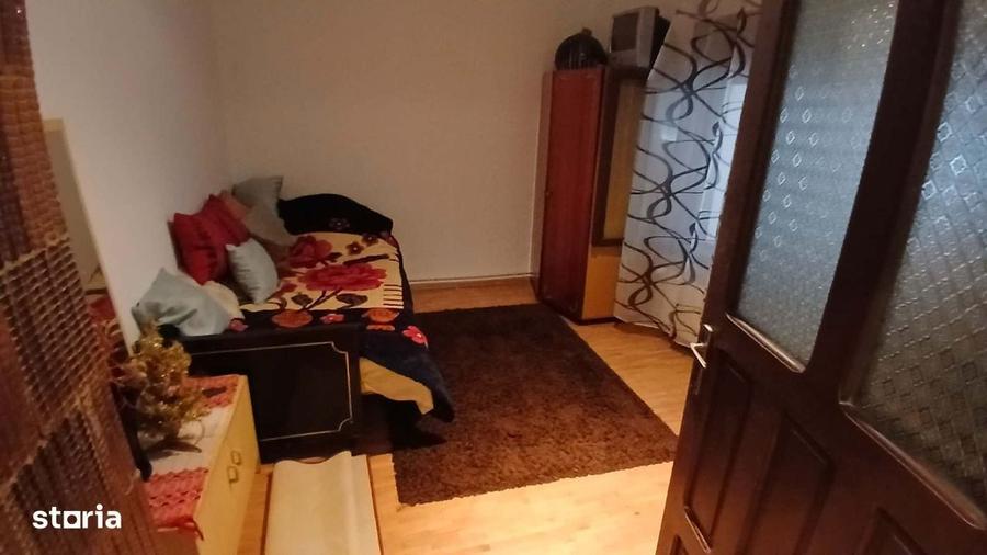 Casă cu 4 camere cu Teren 450 Mp în Central