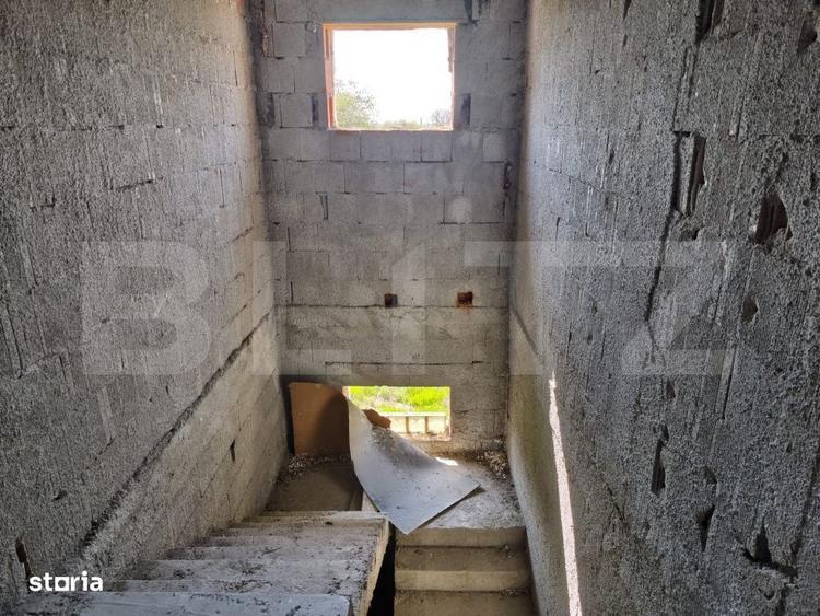 Casă cu 4 camere în Plopu