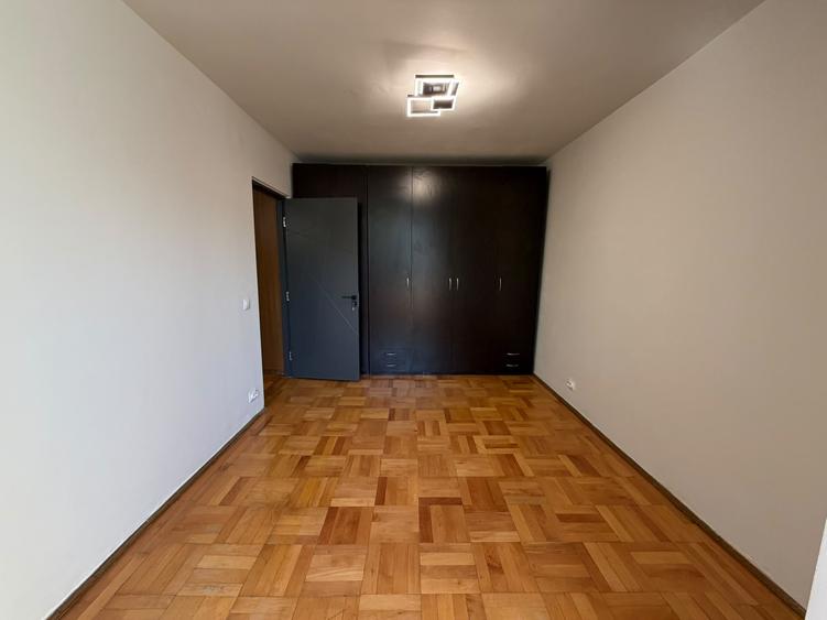 Apartament cu 3 camere semidecomandat în Titan