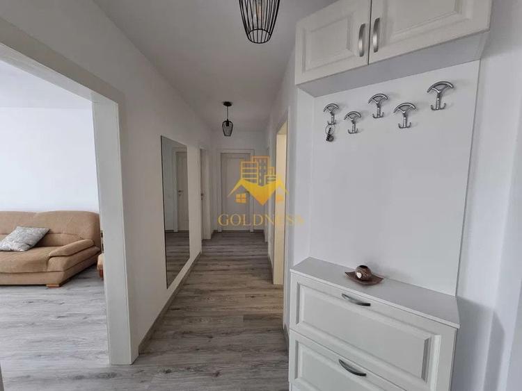 Apartament cu 3 camere semidecomandat în Dâmbul Rotund